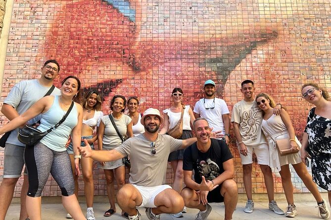 Barcelona: Sagrada Familia, Modernism and Gothic Quarter - Two Barcelonas in one three-hour walk