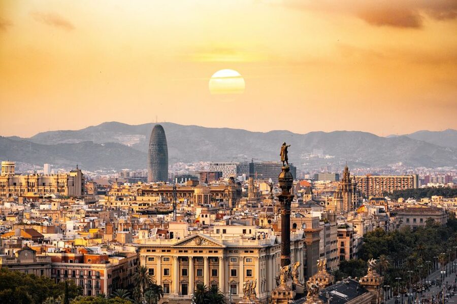 Barcelona: Sagrada Familia, Modernism, and Old Town Tour - Passeig de Gràcia and the Modernist building contest