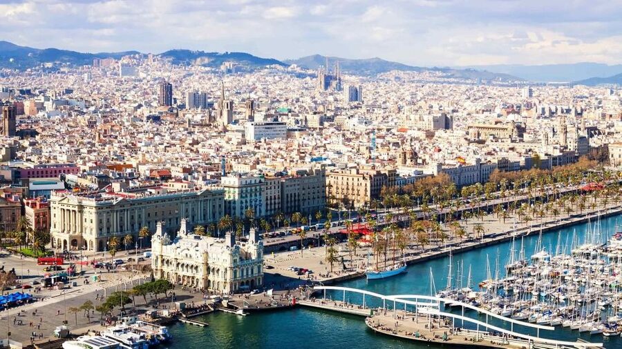Barcelona: Sagrada Familia & Montserrat Full-Day with Pickup - A guide can make or break a packed day