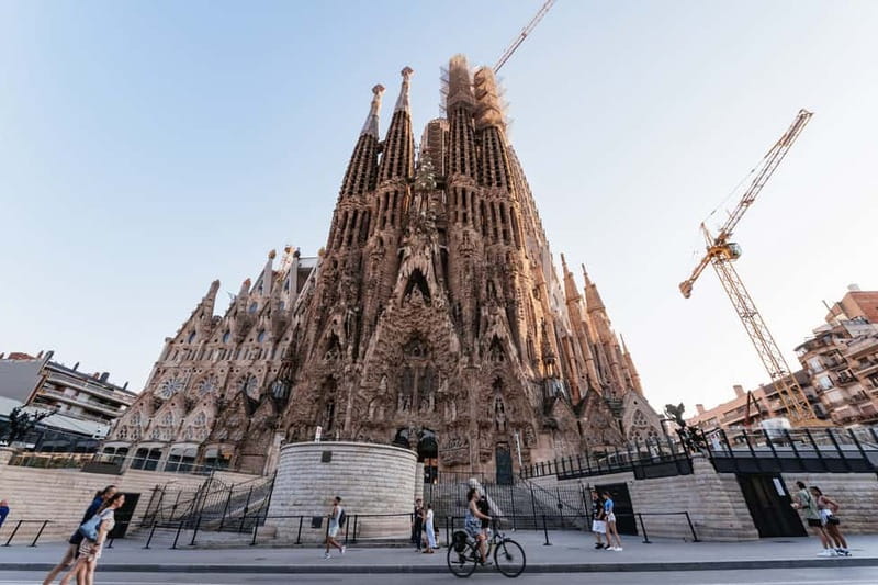 Barcelona: Sagrada Familia or Coastal City Sights by eBike - Is three hours enough?