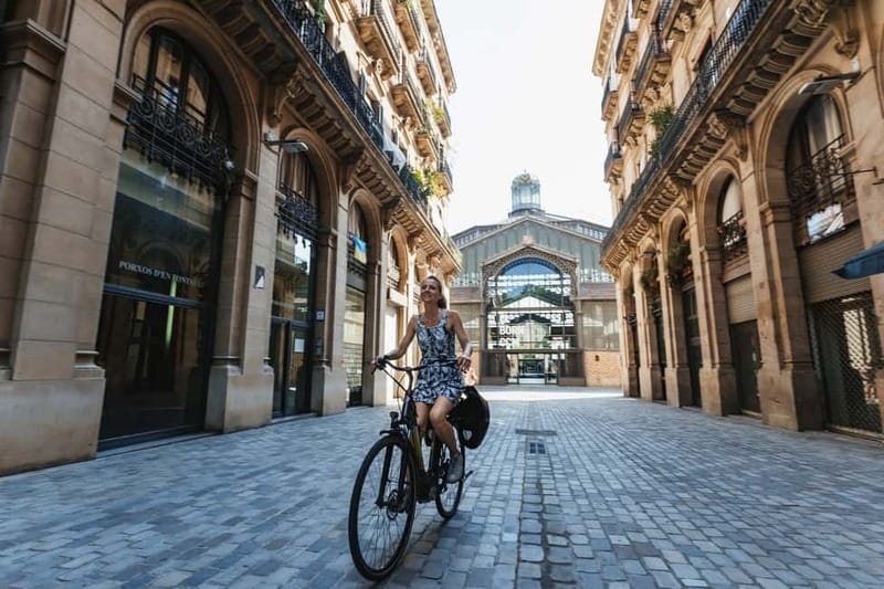Barcelona: Sagrada Familia or Coastal City Sights by eBike - Ciutadella Park and its grand fountain