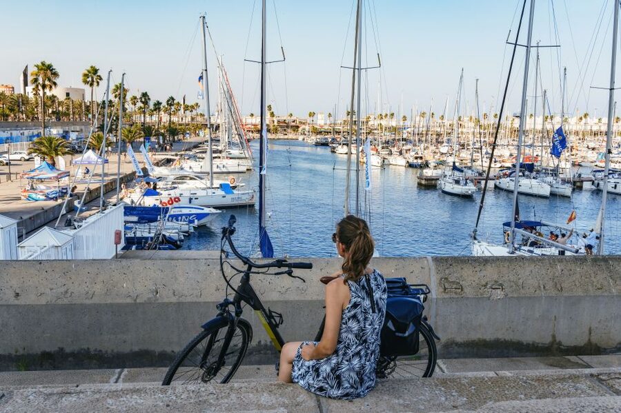 Barcelona: Sagrada Familia or Coastal City Sights by eBike - What the guides add