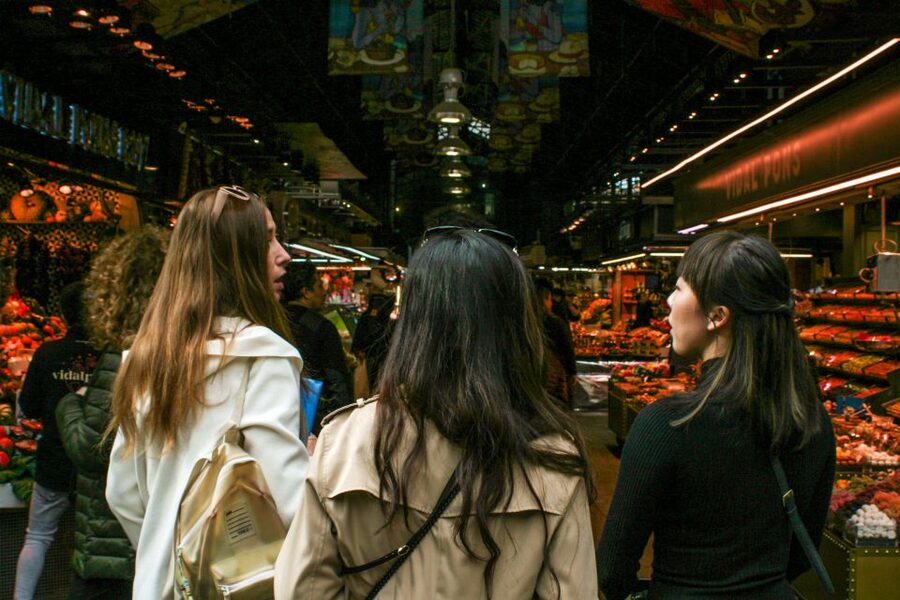 Barcelona: Sagrada Familia, Park Güell and Old Town Tour - Starting in the Gothic Quarter near Plaça Catalunya