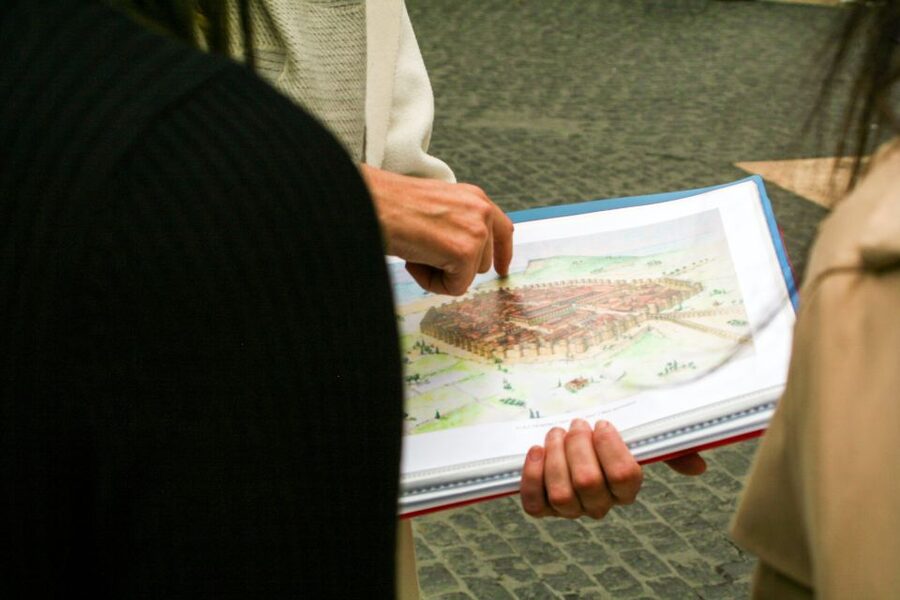 Barcelona: Sagrada Familia, Park Güell and Old Town Tour - Park Güell: time to look around at your own speed