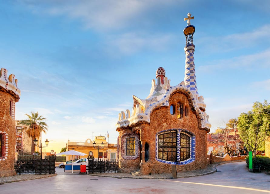 Barcelona: Sagrada Familia & Park Güell Guided Tour & Ticket - Key points to know