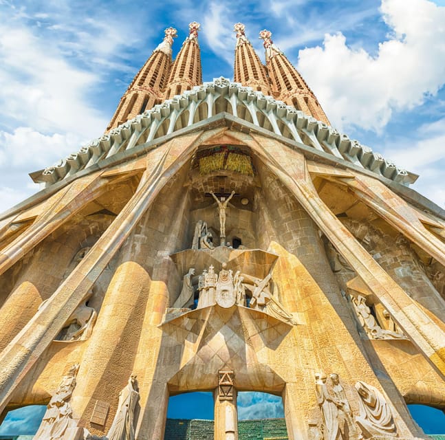 Barcelona: Sagrada Familia & Park Güell Guided Tour & Ticket - Exploring Park Güell’s mosaics and forms