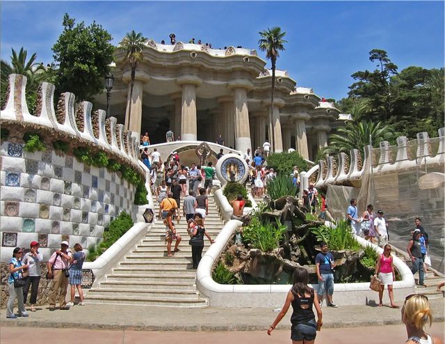 Barcelona: Sagrada Familia & Park Güell Guided Tour & Ticket - Who should book this tour?