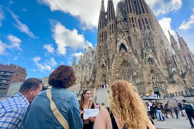 Barcelona: Sagrada Familia & Park Guell Guided Tour + Transfer - Practical details that affect your day