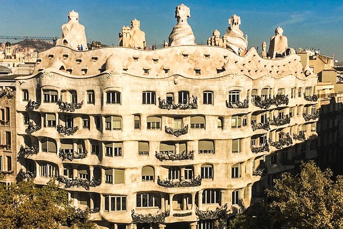 Barcelona: Sagrada Familia, Park Guell & Tapas Private Tour - Passeig de Gràcia turns the city into an outdoor gallery