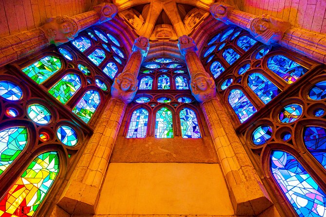 Barcelona: Sagrada Familia Priority Access Guided Tour - Why a guide helps inside Sagrada Família