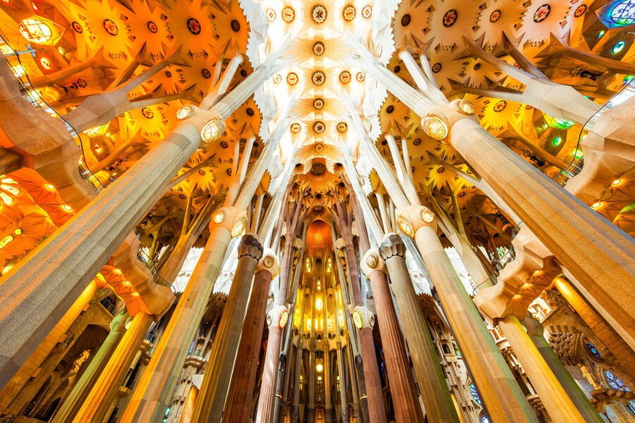 Barcelona: Sagrada Familia Priority Access Guided Tour - Entering the basilica and seeing the light