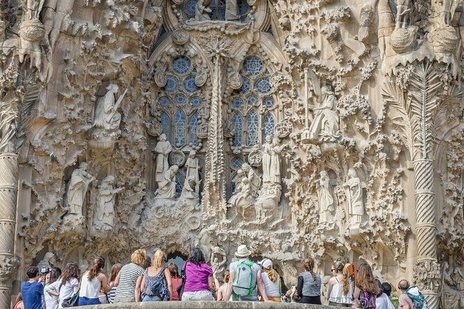 Barcelona: Sagrada Familia Semi-Private Guided Tour - What is not included: the towers