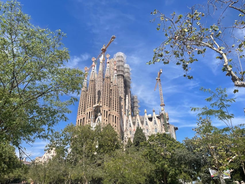 Barcelona: Sagrada Familia Skip-the-Line Guided Tour - Inside the basilica, where the tour earns its price