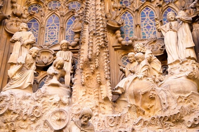 Barcelona: Sagrada Familia Skip-the-Line Guided Tour and Tickets - Dress rules and practical comfort