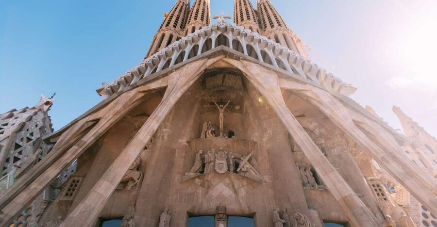 Barcelona: Sagrada Familia Small Group Guided Tour - Meeting at Kurz & Gut Gaudí on Avenue Gaudí