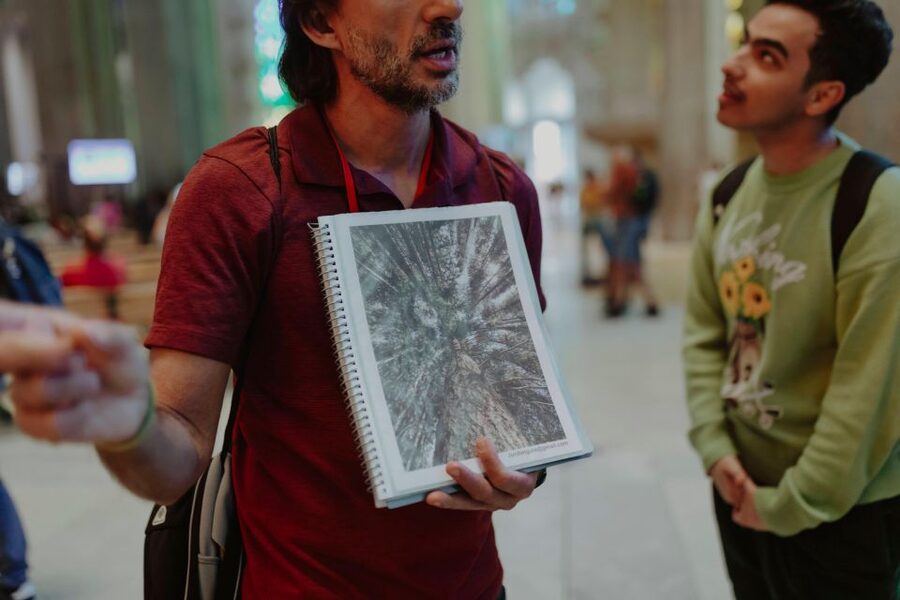 Barcelona: Sagrada Familia Small Group Guided Tour - What the 75-minute itinerary gives you