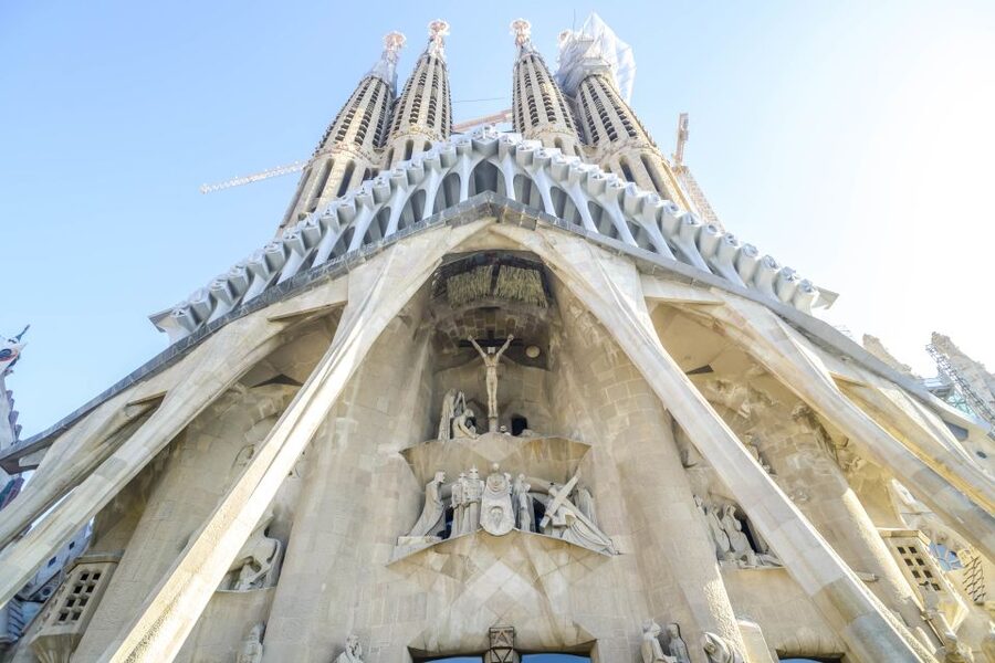 Barcelona: Sagrada Familia Tour with Optional Tower Access - Key points to know before booking