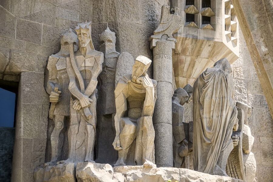 Barcelona: Sagrada Familia Tour with Optional Tower Access - Who should book this Sagrada Familia tour