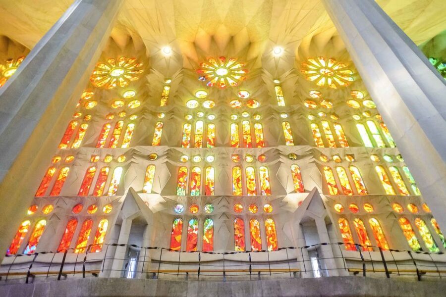 Barcelona: Sagrada Familia Tour with Optional Tower Access - Practical details for families and mixed groups