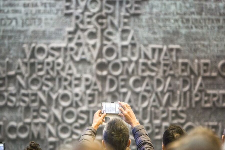 Barcelona: Sagrada Familia with Towers and Park Güell Tour - The 30-minute break and transfer to the basilica