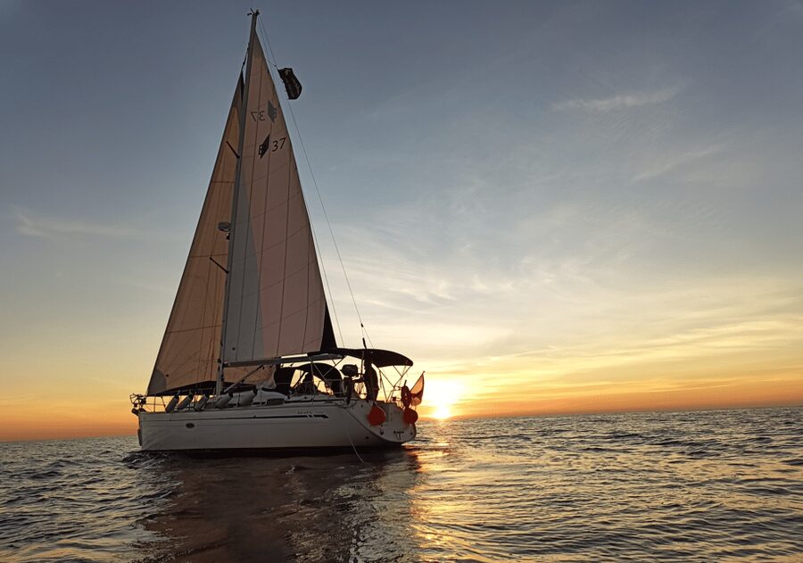 Barcelona: Sail with your private yacht - Who will enjoy this sailing trip most