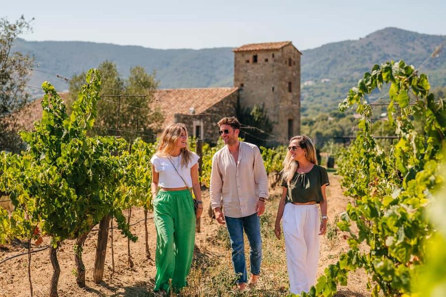 Barcelona: Sailing Cruise & Vineyard Tour with Wine Tasting - Meeting point and practical preparation