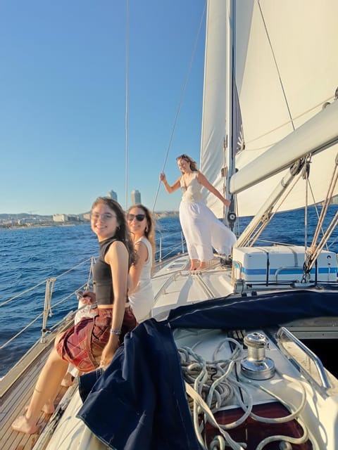 Barcelona: Sailing tour - What this Barcelona sailing trip is really like