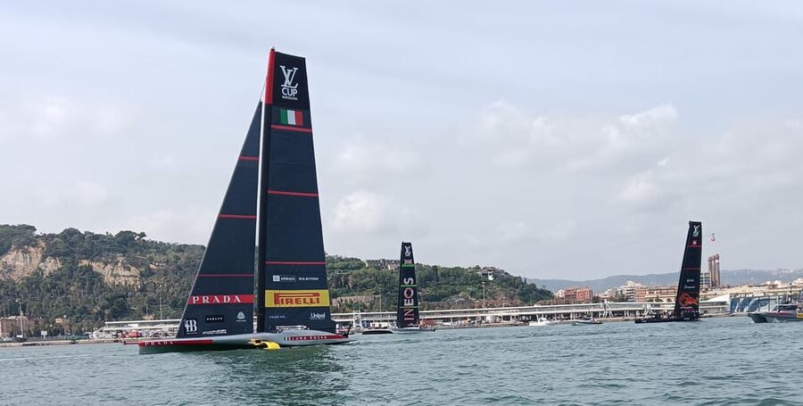 Barcelona: Sailing tour - Leaving Port Olímpic and finding the city from offshore