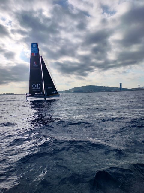 Barcelona: Sailing tour - Two hours on the Mediterranean