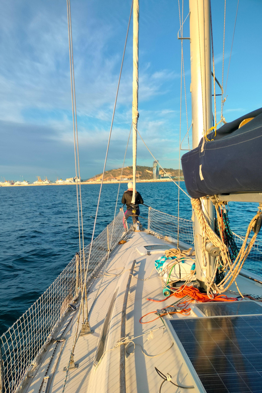Barcelona: Sailing tour - What the skipper adds