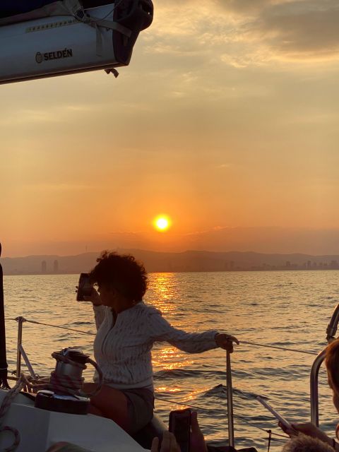 Barcelona: Sailing Tour with a Glass of Cava - What the two hours feel like