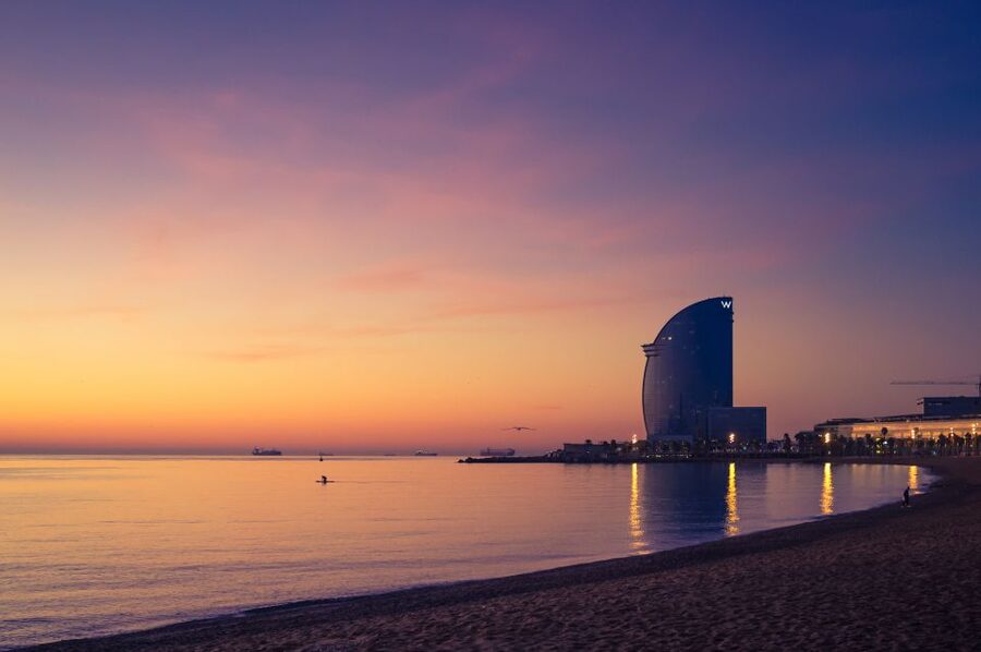 Barcelona: Sailing tour with drinks and aperitve - How the two-hour length affects the value