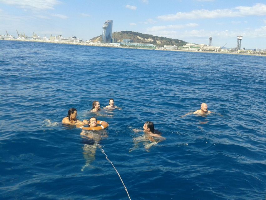 Barcelona: Sailing Tour with Vermouth and Drinks - What the experience feels like in different seasons