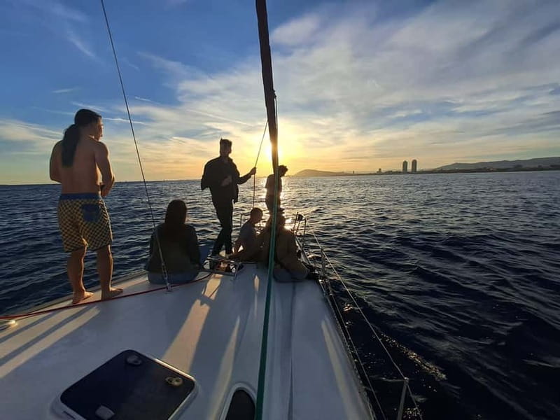 Barcelona: Sailing tours con capitán local, bebidas y snacks - The final 30 minutes: sailing back with drinks and snacks