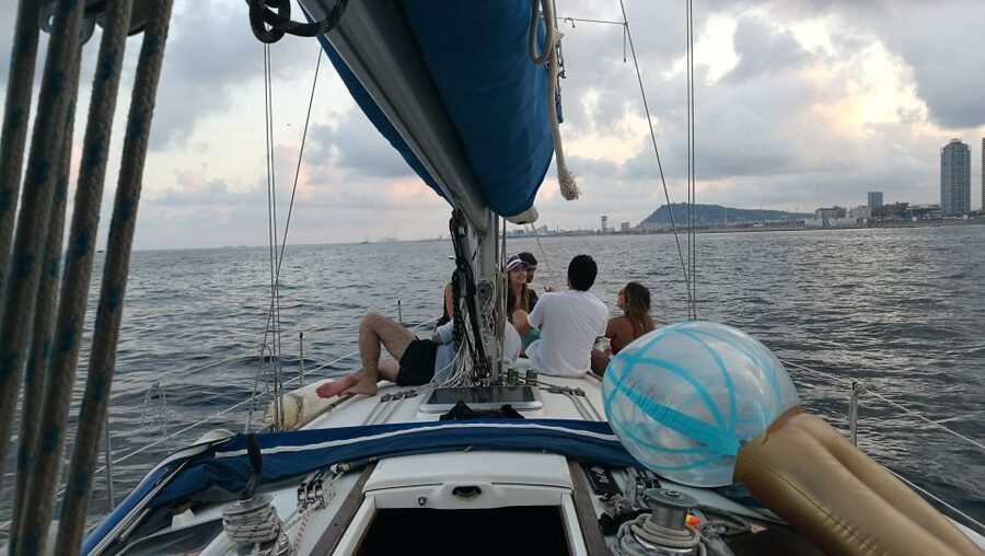 Barcelona: Sailing Trip with Drinks and Snacks - What this Barcelona sailing trip really offers