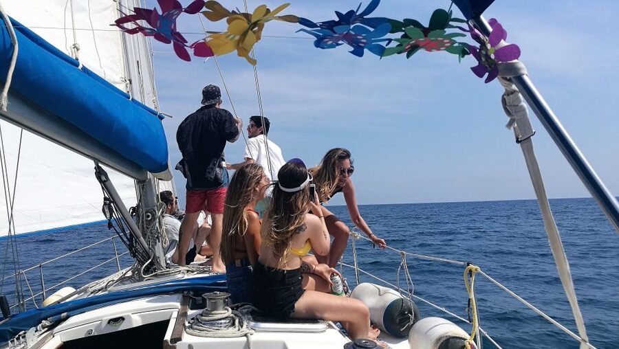 Barcelona: Sailing Trip with Drinks and Snacks - Who will enjoy it most