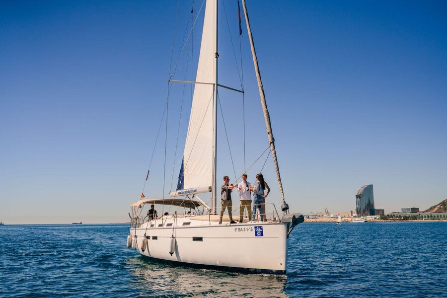 Barcelona: Sailing trip with GINTONIC workshop - What the Barcelona sunset sail is really like