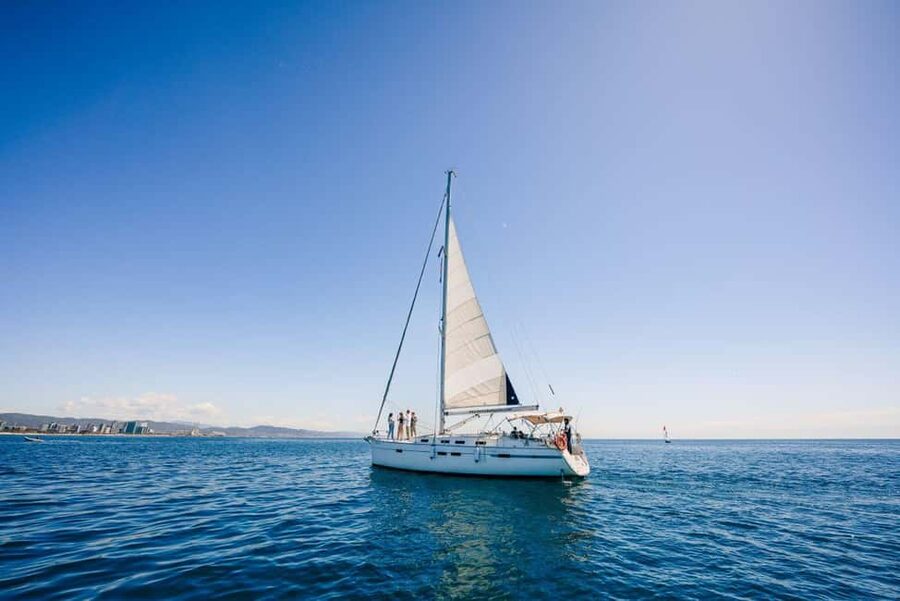 Barcelona: Sailing trip with GINTONIC workshop - Starting at Port Olimpic