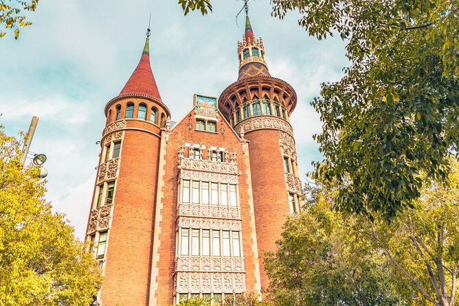 Barcelona Scavenger Hunt and Sights Self-Guided Tour - La Sagrada Família finishes the route with a major landmark