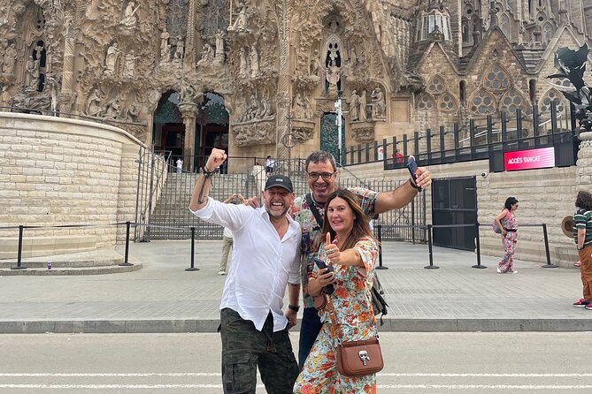 Barcelona Scavenger Hunt and Sights Self-Guided Tour - Why the game format works for families