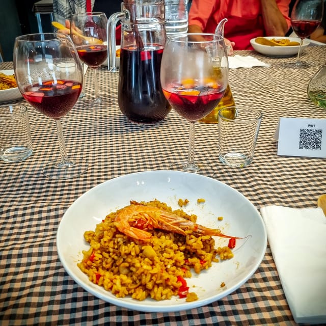 Barcelona: Seafood Paella ★Maestro★ & Tapas & Sangria - Who will enjoy this class most
