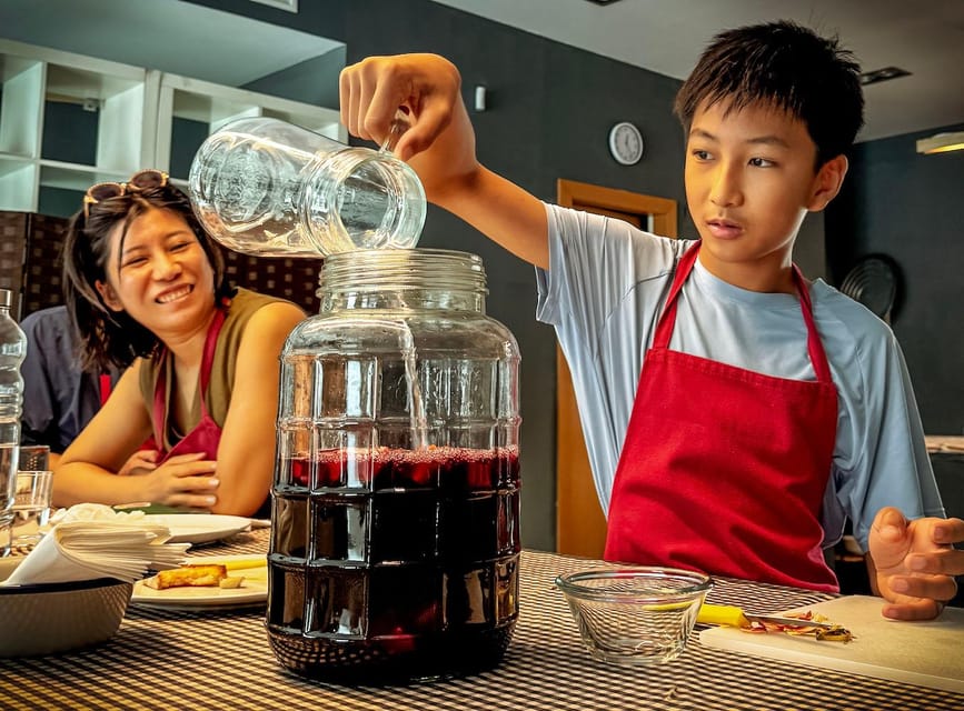 Barcelona: Seafood Paella ★Maestro★ & Tapas & Sangria - What the $71 price includes