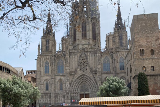 Barcelona Self-Guided Murder Mystery Tour by the Cathedral of Barcelona - Private play changes the pace