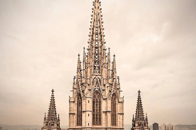 Barcelona Self-Guided Murder Mystery Tour by the Cathedral of Barcelona - Following clues around Barcelona Cathedral