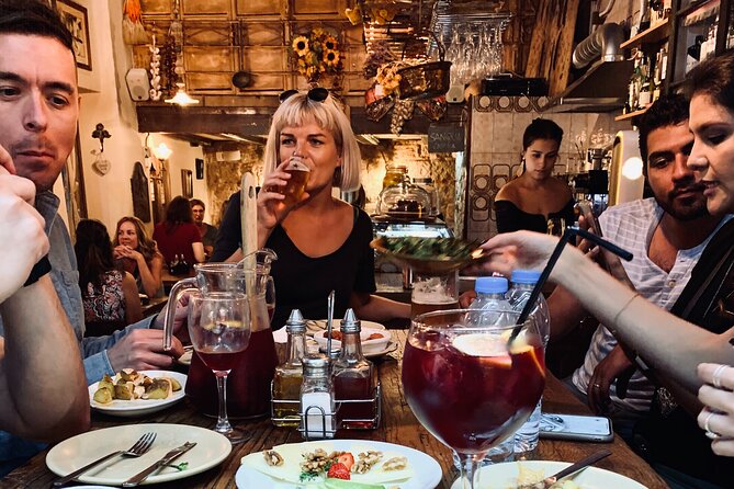 Barcelona Sightseeing by Bike with Photo Shooting and Tapas - Arc de Triomf and Ciutadella Park