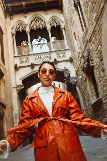 ✅ Barcelona: Sightseeing Professional Photoshoot Session - El Born and the quieter corners