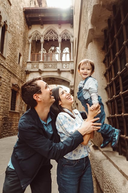✅ Barcelona: Sightseeing Professional Photoshoot Session - Same-day photos and choosing the edits