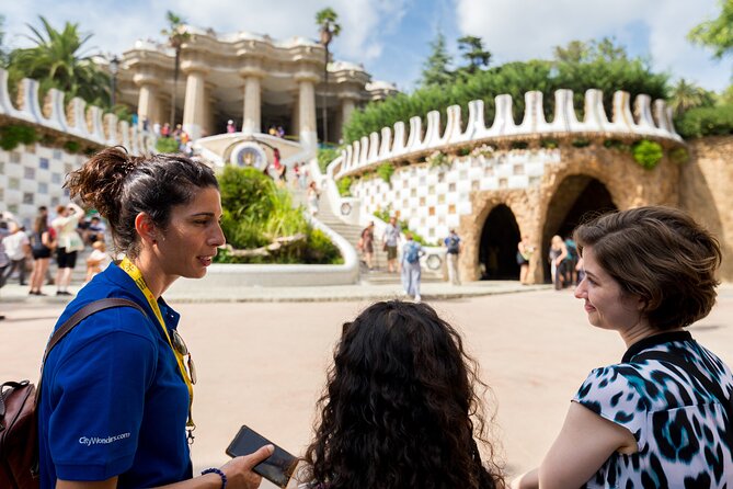 Barcelona: Skip-the-Line Gaudi's Park Guell Guided Tour - The Serpentine Bench and Gaudí’s broken-tile color