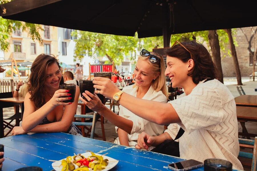 Barcelona: Small Group Gothic, Tapas & Churros Tour! - Els Quatre Gats and Barcelona’s artistic side