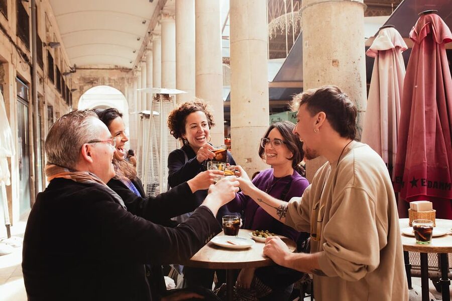 Barcelona: Small Group Gothic, Tapas & Churros Tour! - The Kiss mural and a small detail about Columbus